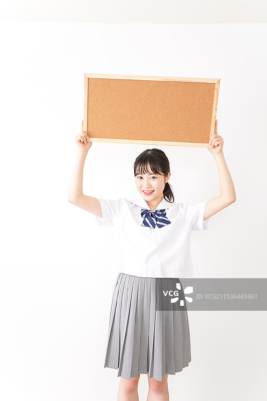 学生与软木板图片素材