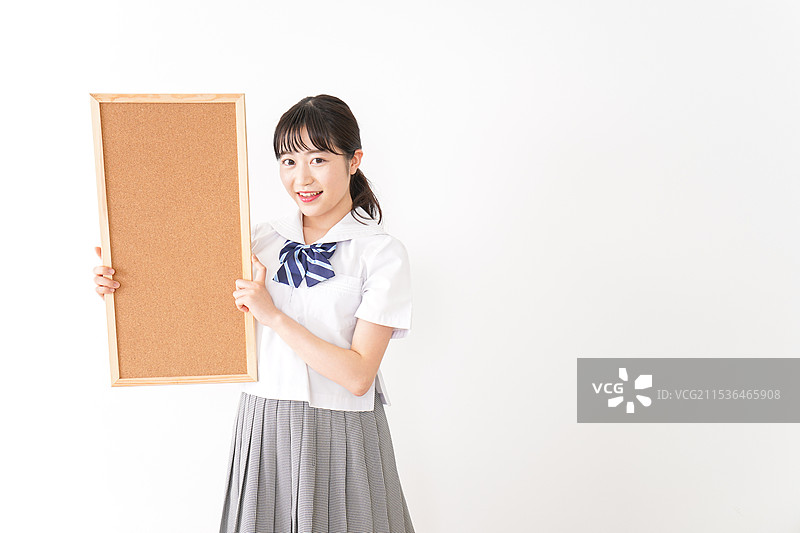 学生与软木板图片素材