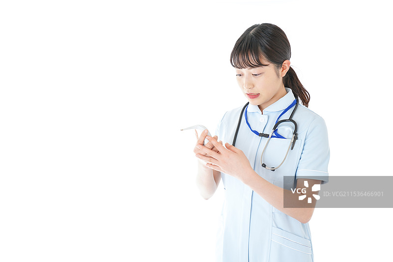 护士正在测量体温图片素材