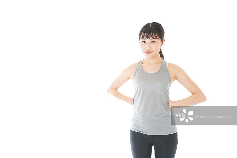 年轻女性穿着运动服图片素材