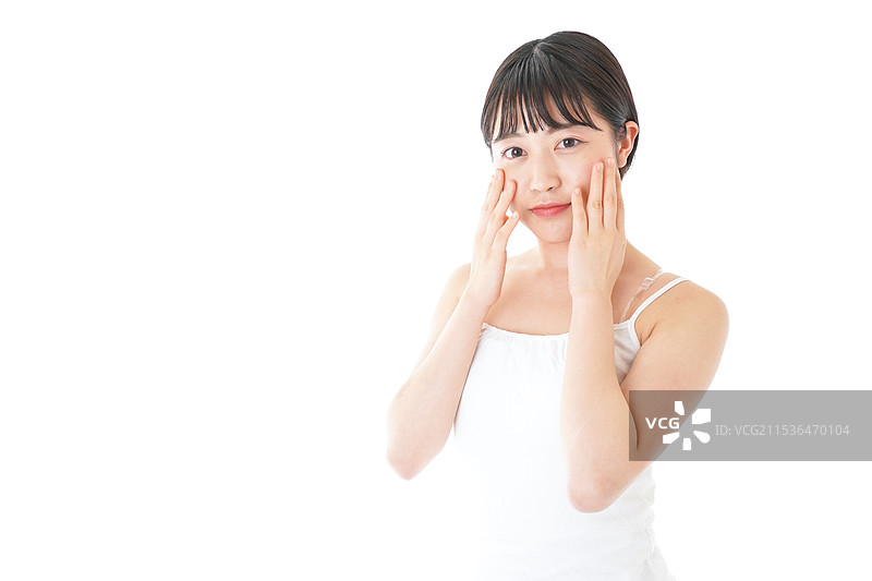 年轻女性在护理皮肤图片素材