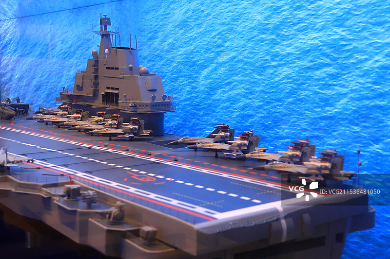 中国海军博物馆展出的航空母舰舰载机模型，山东舰，辽宁舰，福建舰图片素材