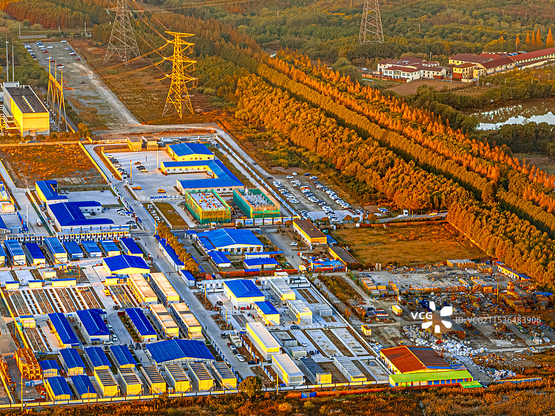 上海漕泾热电 海边的火力发电厂 国家电投上海电力华东电网 燃煤发电机组和光伏热源图片素材