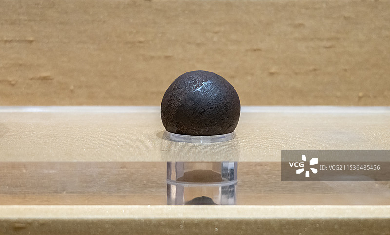 220克炮弹 1812年 山东博物馆“从平凡到非凡：拿破仑与法兰西的变革时代”展图片素材