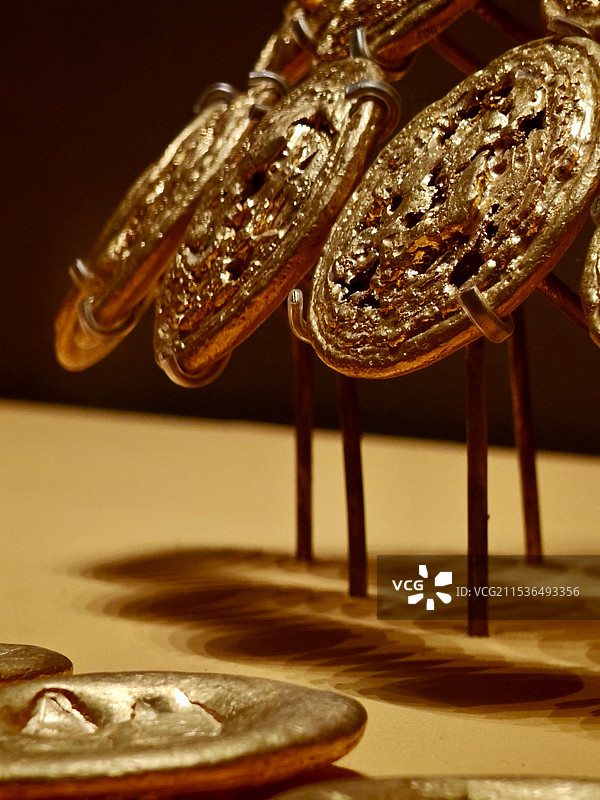 西安博物院珍贵文物之金饼图片素材