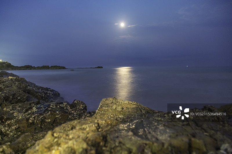 海上生明月--青岛海边图片素材