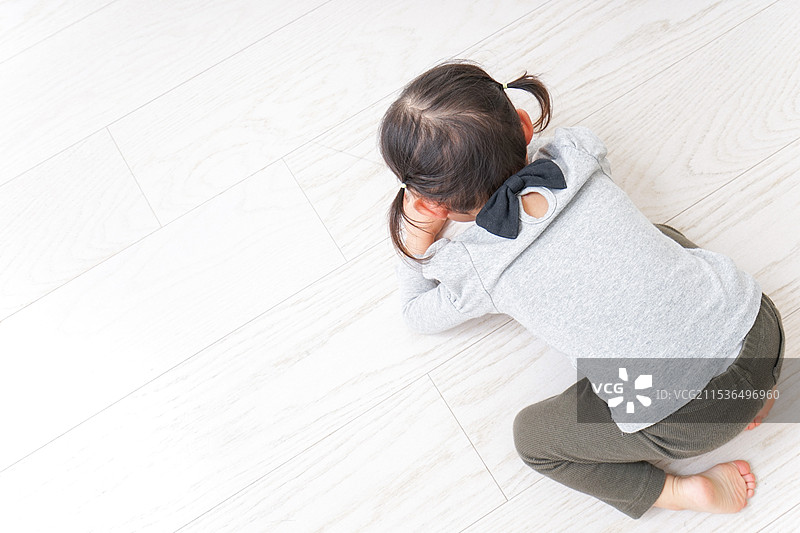 孩子在哭泣图片素材