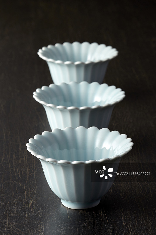 日本餐具 - 黑色背景 - 留白 - 日本风格图片素材