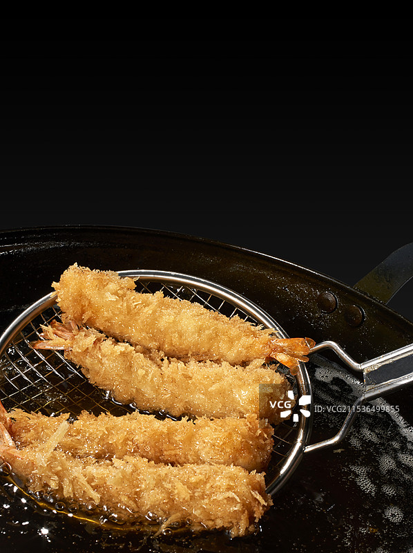 油炸虾（正在烹饪中）图片素材