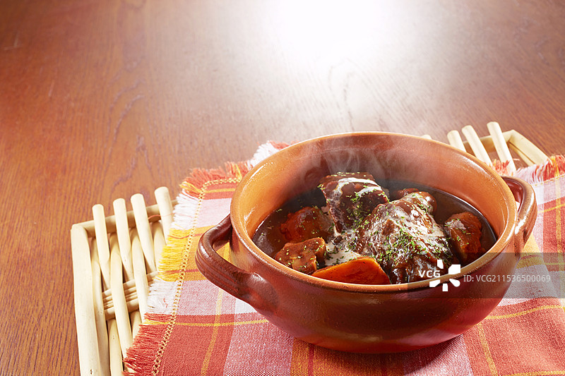 大块食材的牛肉炖菜图片素材