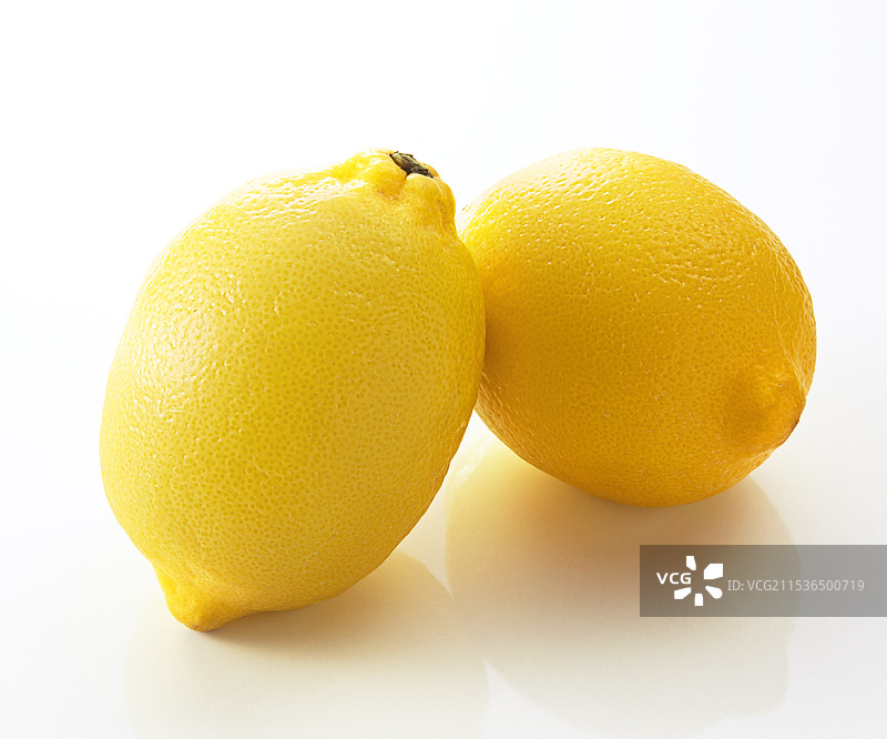 两个柠檬。图片素材