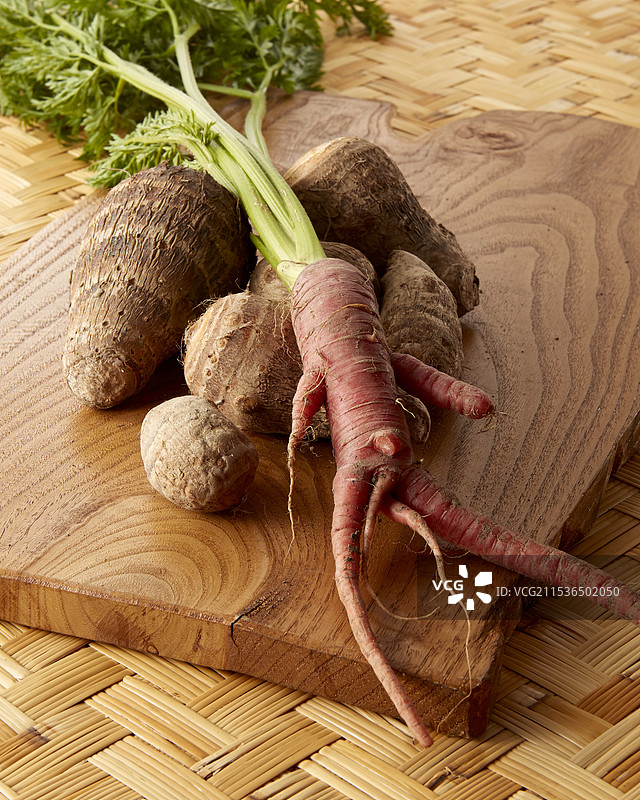 金色胡萝卜芋头图片素材