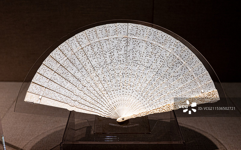 象牙雕刻的扇子图片素材