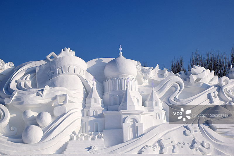 冬天哈尔滨太阳岛雪博会圆顶城堡雪雕城市映画图片素材