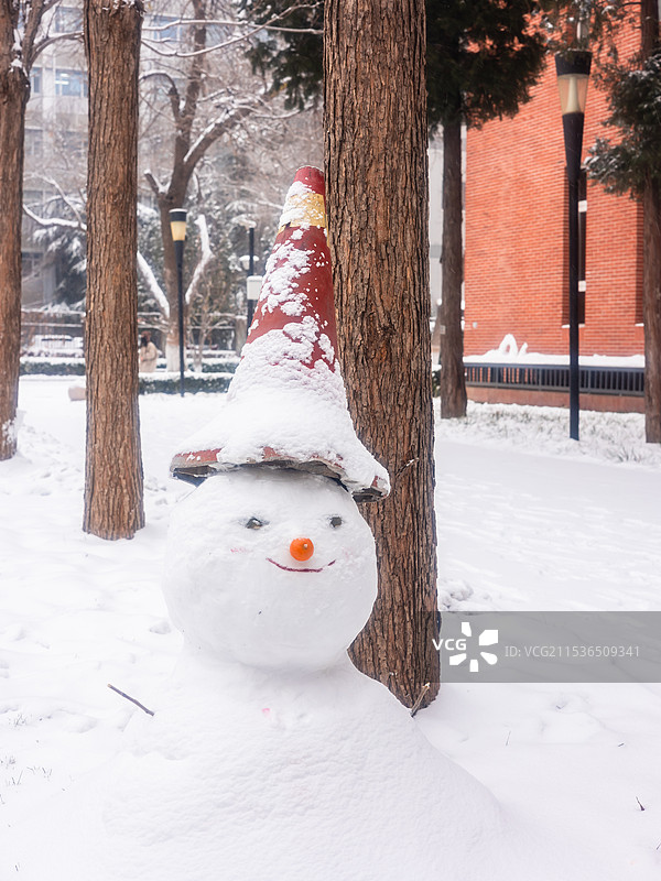 雪地里的雪人图片素材