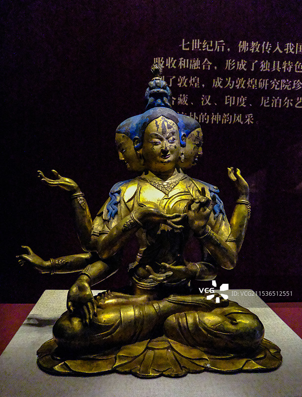 中国甘肃敦煌莫高窟，敦煌研究院馆藏文物精品，元代花卉纹刺绣图片素材