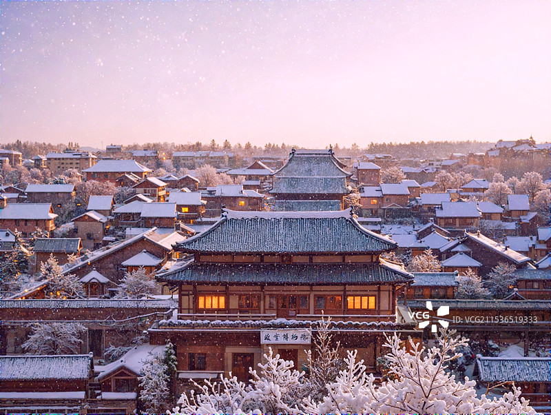 飞雪的紫禁城下雪的北京仿佛回到了北平，故宫立刻就变成了紫禁城。图片素材