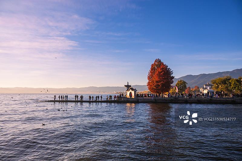 大理洱海龙龛码头唯美日出图片素材