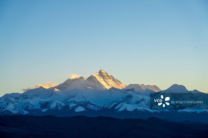 珠穆拉玛峰山脉日照金山图片素材