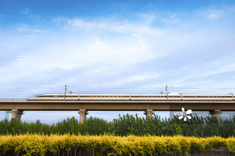 高铁蓝天图片素材