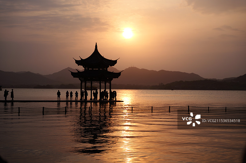 夕阳下的图片素材