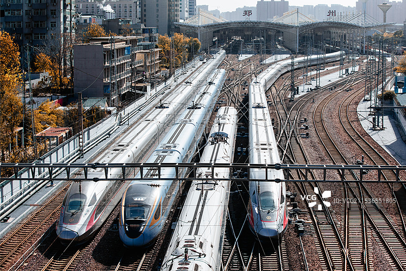 郑州火车站高铁动车，进出站的火车，郑州，河南图片素材