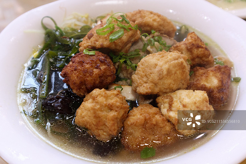 中国四川绵阳江油青林口古镇，特色美食豆腐宴豆腐圆子，豆制品川菜中国菜中餐饮食特写图片素材