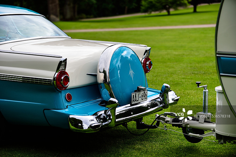 国外开展的复古车嘉年华活动图片素材