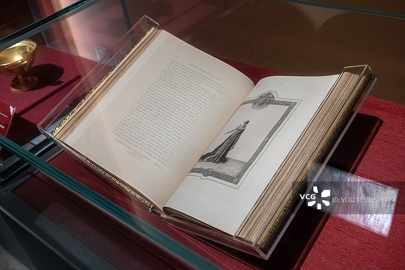 《约瑟芬女皇与皇后》 1899年 山东博物馆“从平凡到非凡：拿破仑与法兰西的变革时代”展图片素材