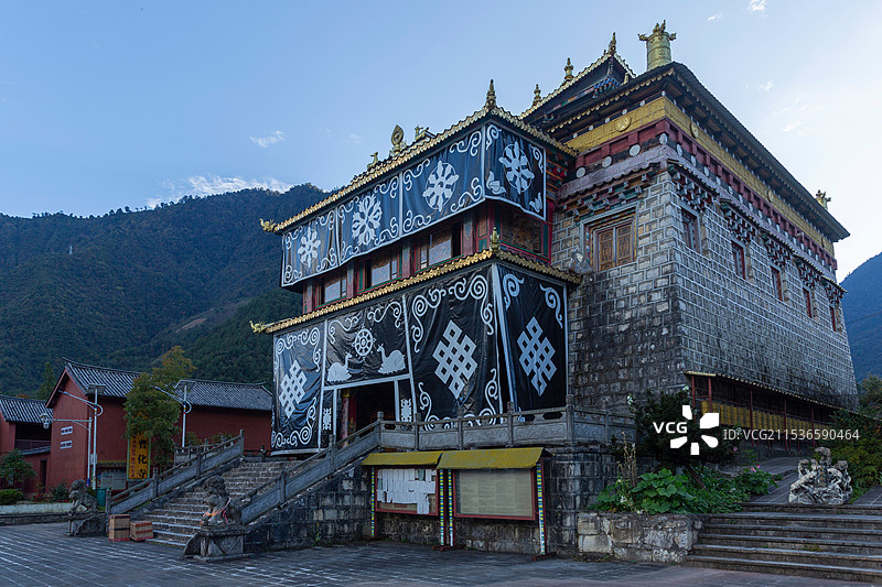 丙中洛普化寺宗教建筑图片素材