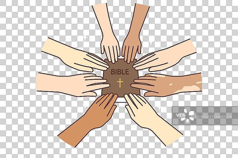 一群跨国人士手持圣经图片素材