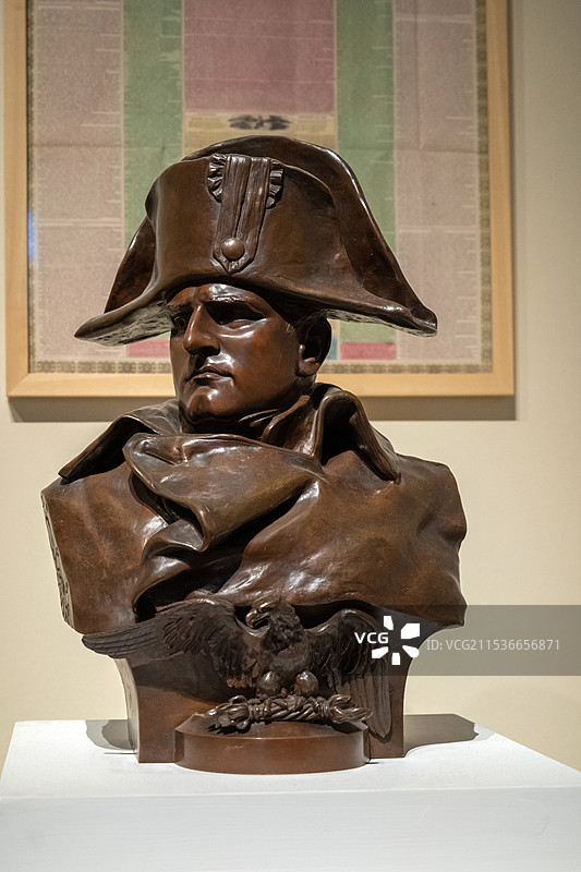 《拿破仑半身像》 1885年查尔斯·高多夫鲁瓦·科隆坡创作 山东博物馆拿破仑文物特展图片素材