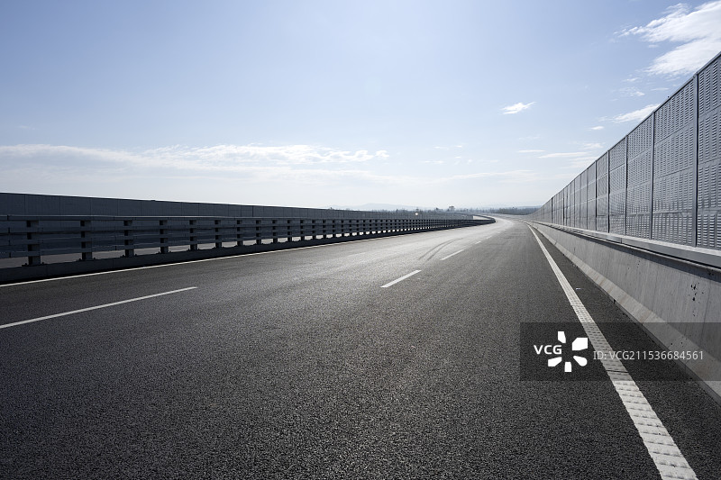 高速公路行车道隔音屏障墙道路交通建筑风光图片素材