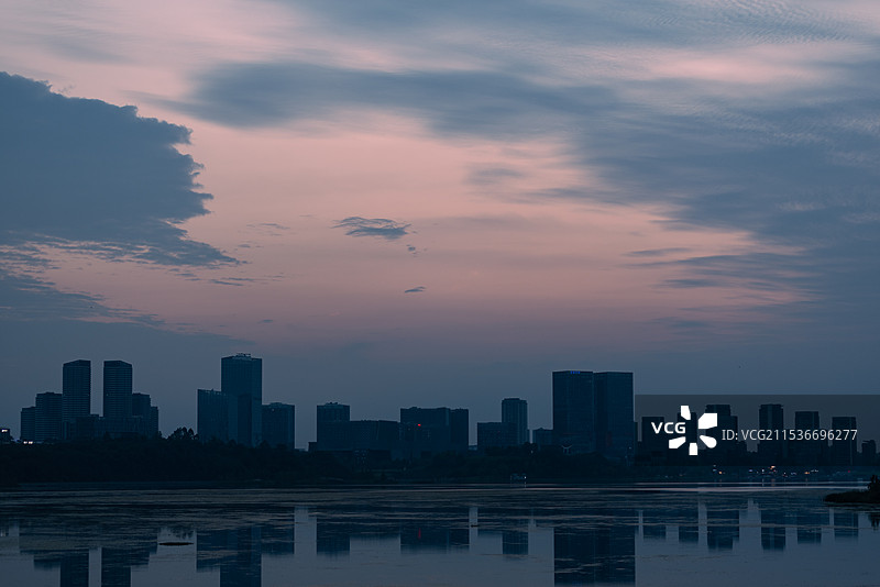 傍晚的兴隆湖图片素材