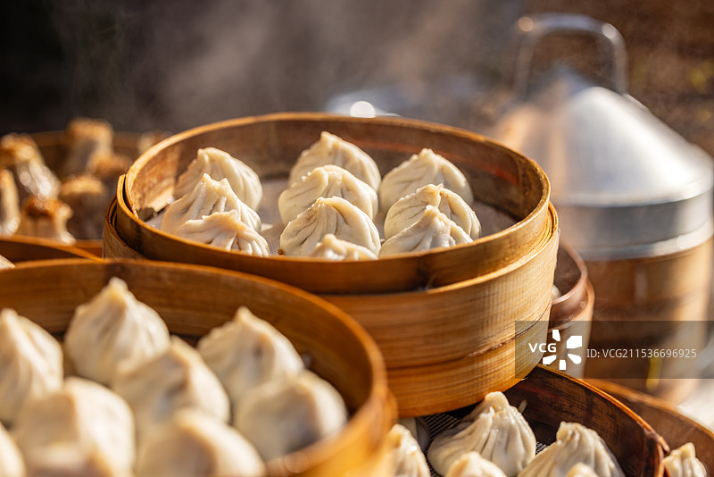 无锡市特色小吃蒸笼里面的小笼包子小笼馒头美食图片素材
