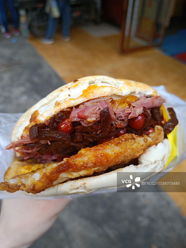 满满都是料的肉夹馍图片素材