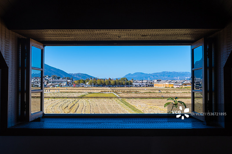 苍山下的田野图片素材