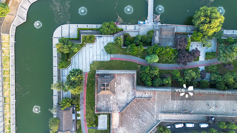 航拍视角西安角楼城墙日落日出城市风光标签图片素材