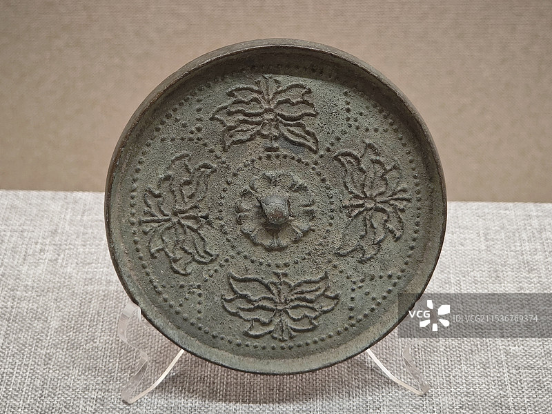 静物，中国古代铜镜，辽代，四花纹镜图片素材