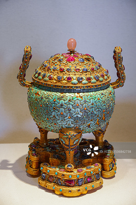 清代宫廷金银器炉瓶盒三件套图片素材