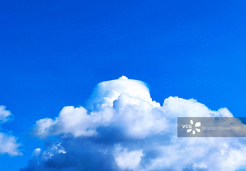 成都少见的帽子云图片素材