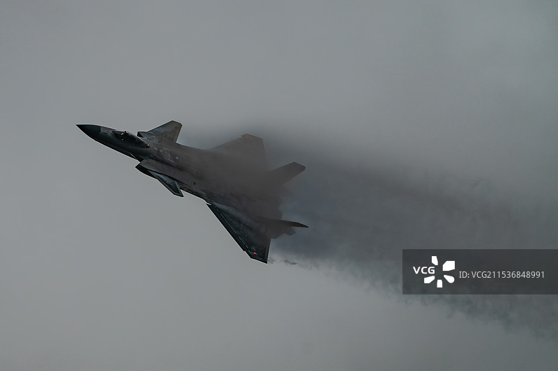 歼20——威龙（雨中咆哮）图片素材