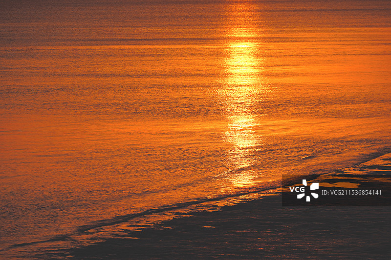 日出日落时的无人橘子海景图片素材