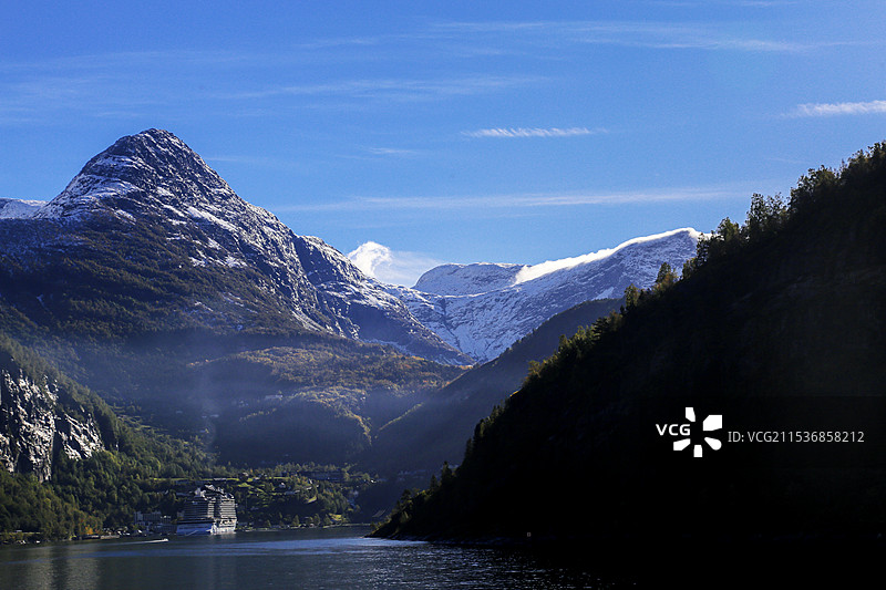 北欧挪威最美丽的盖朗厄尔峡湾图片素材