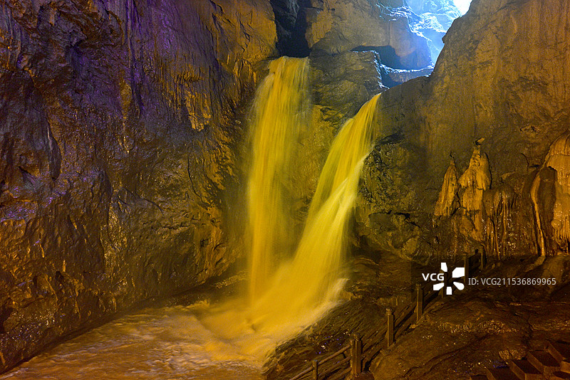 国家级风景名胜区、国家地质公园——中国云南省昆明市宜良县“九乡风景旅游区”“雌雄飞瀑”风景图片素材