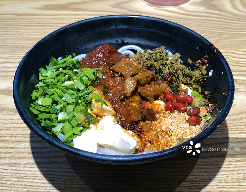 豆花牛肉拌米线图片素材