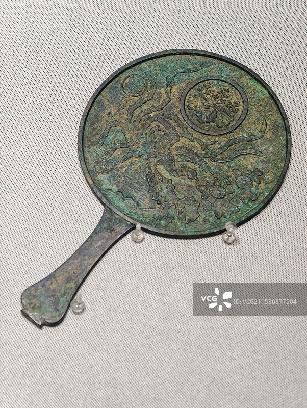 清代日本花鸟纹带把铜镜，厦门市博物馆藏图片素材