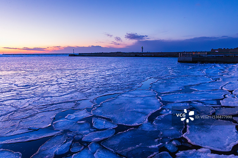 日本北海道晚霞中的流冰图片素材