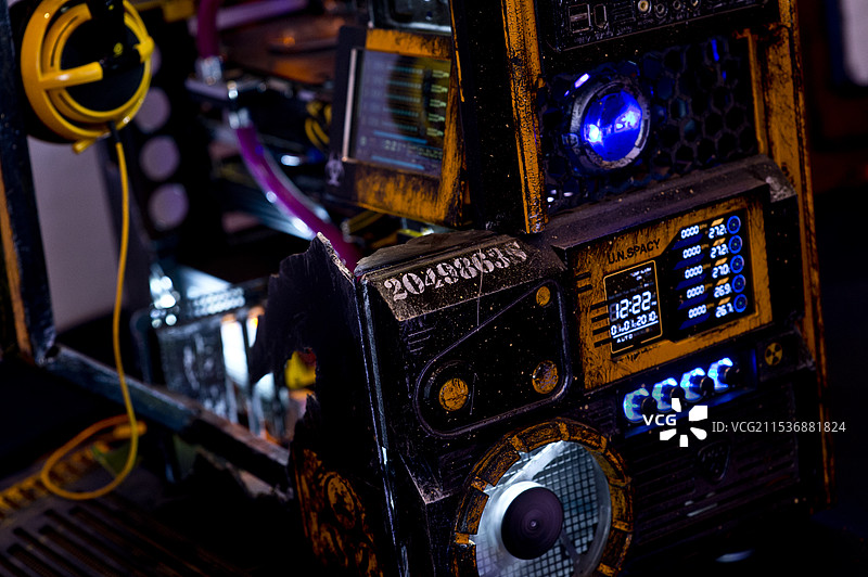 极具科技感的电脑机箱图片素材