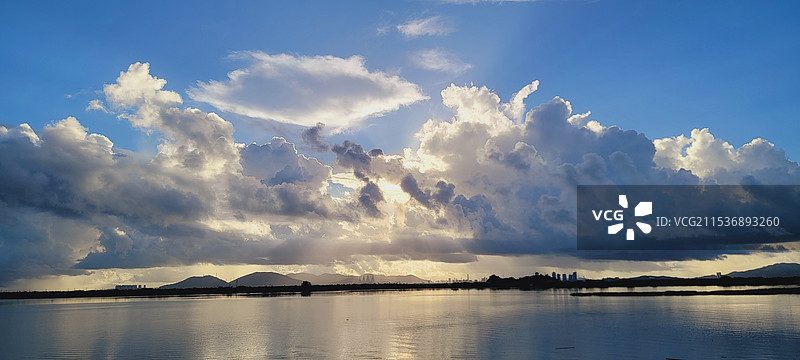 珠海金湾的海上云景图片素材